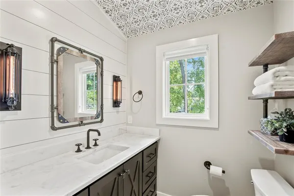 $1,375,000 | 65 Hillcrest Drive, Tool, TX 75143