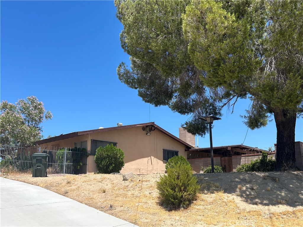 14822 Rodeo Drive Victorville, CA 92395 - Photo 11 of 60