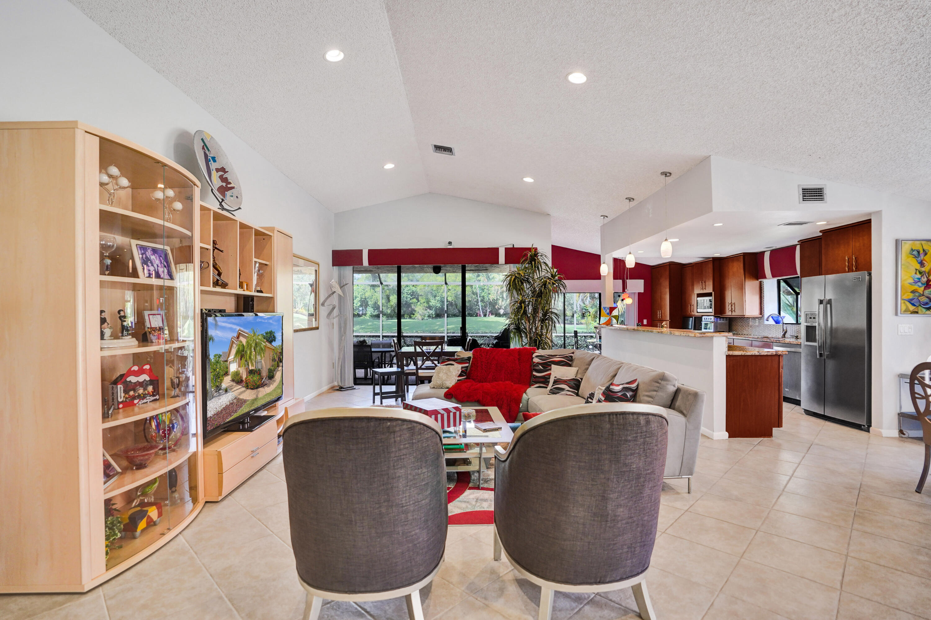 11162 Cloverleaf Circle Boca Raton, FL 33428 - Photo 18 of 66 Living Room
