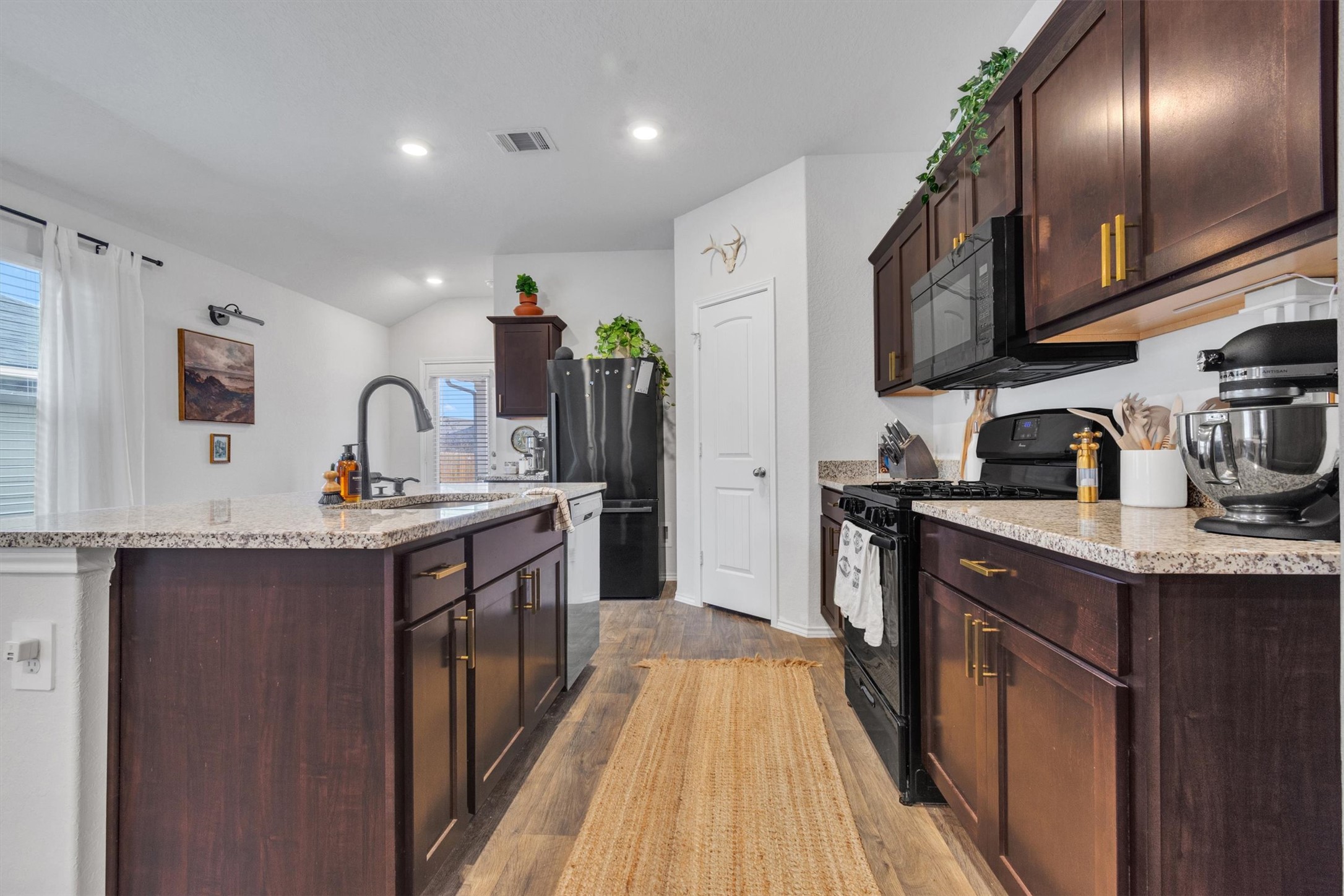 204 Calgary Lane San Marcos, TX 78666 - Photo 9 of 23 Corner pantry for more storage!