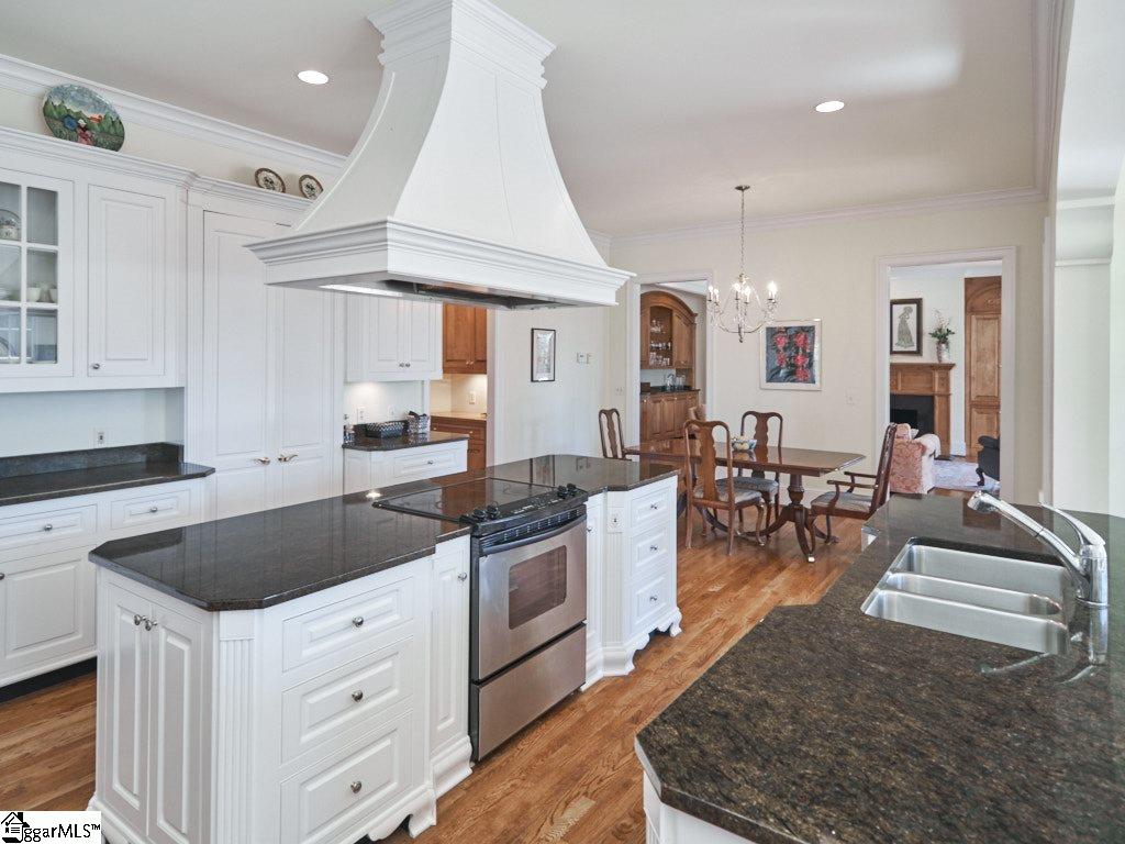 17 Collins Creek Road Greenville, SC 29607 - Photo 13 of 36