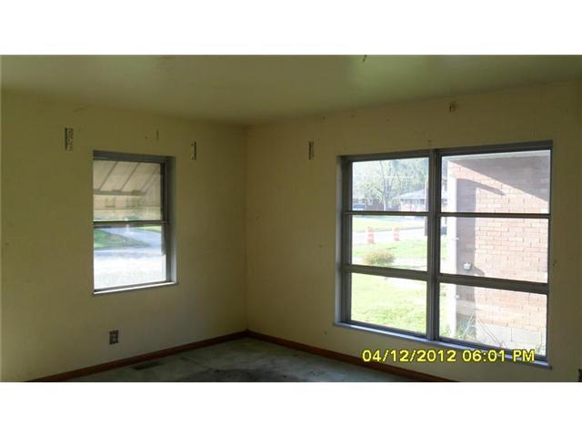 1122 South Kellner Road Columbus, OH 43227 - Photo 4 of 11 Gallery Image 4