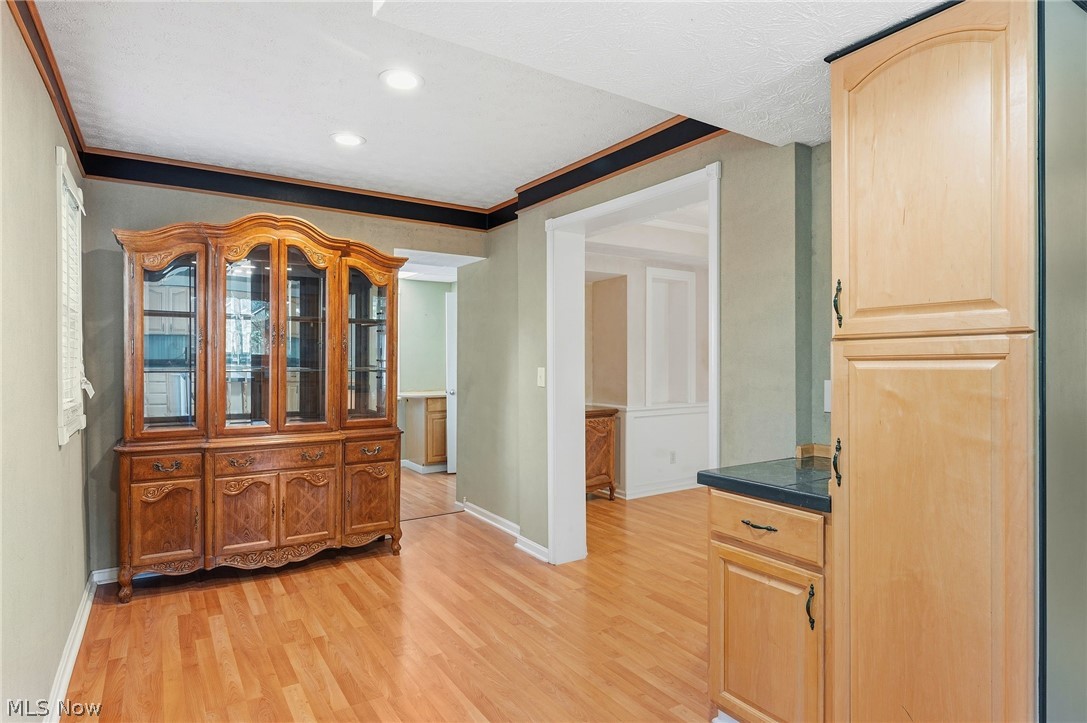 6832 Hillside Road Independence, OH 44131 - Photo 16 of 44 Breakfast area in kitchen