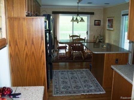 588 Cherry Tree Lane Rochester, MI 48306 - Photo 4 of 9 web 100_1388