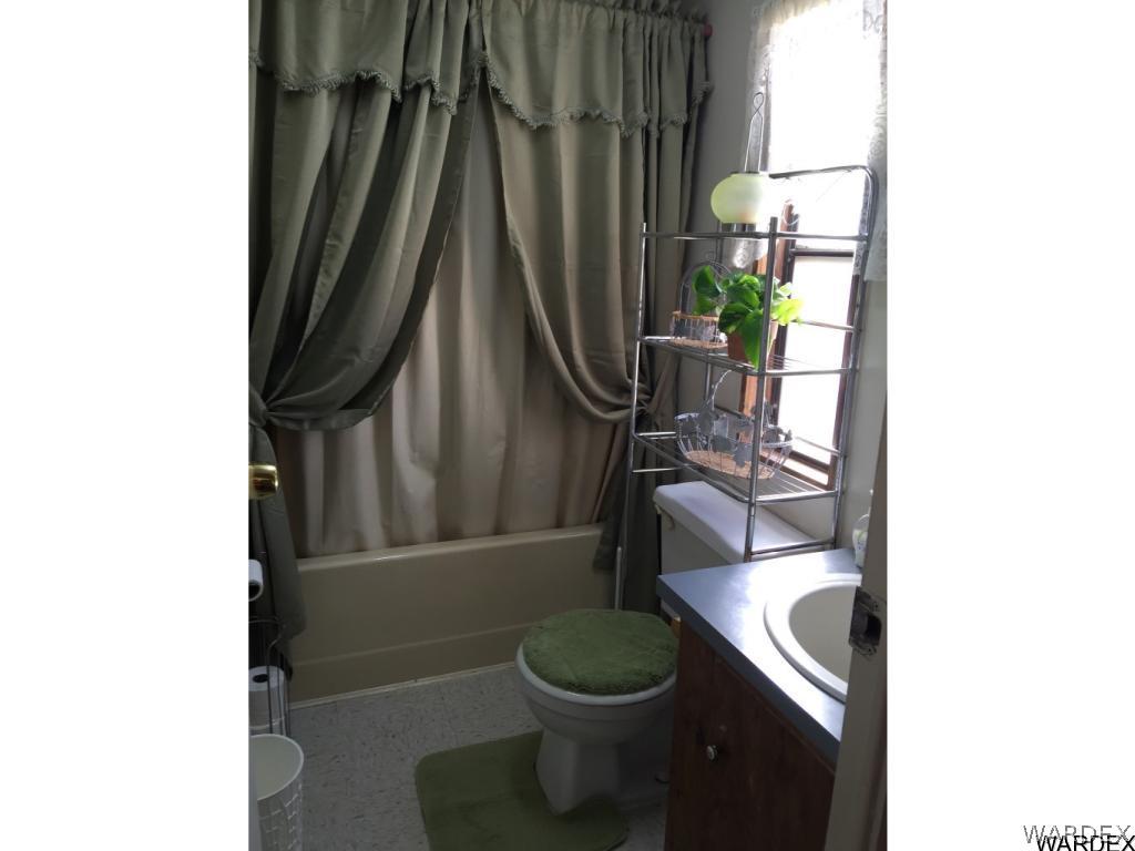 3580 Egar Road Golden Valley, AZ 86413 - Photo 20 of 28 Second Full Bath
