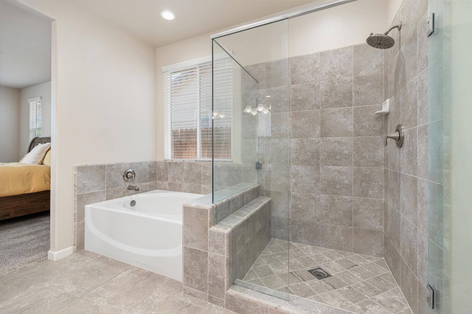 3573 Hermosa Avenue Clovis, CA 93619 - Photo 33 of 42 a bathroom with a bathtub and a shower