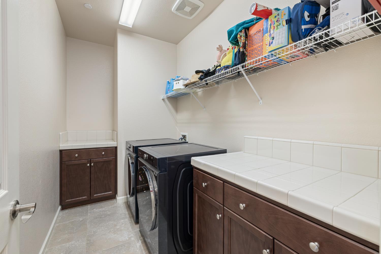 3573 Hermosa Avenue Clovis, CA 93619 - Photo 34 of 42 a utility room with dryer and washer