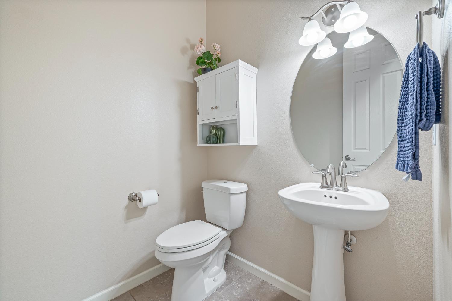 3573 Hermosa Avenue Clovis, CA 93619 - Photo 35 of 42 a bathroom with a toilet sink and mirror