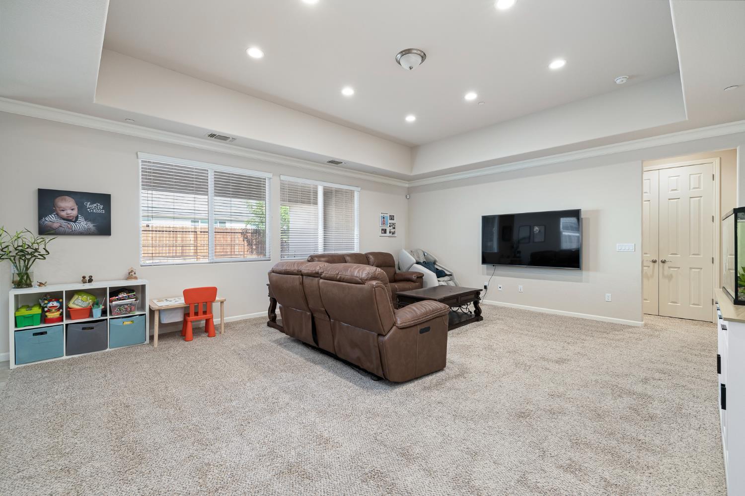 3573 Hermosa Avenue Clovis, CA 93619 - Photo 9 of 42 a living room with furniture and a flat screen tv