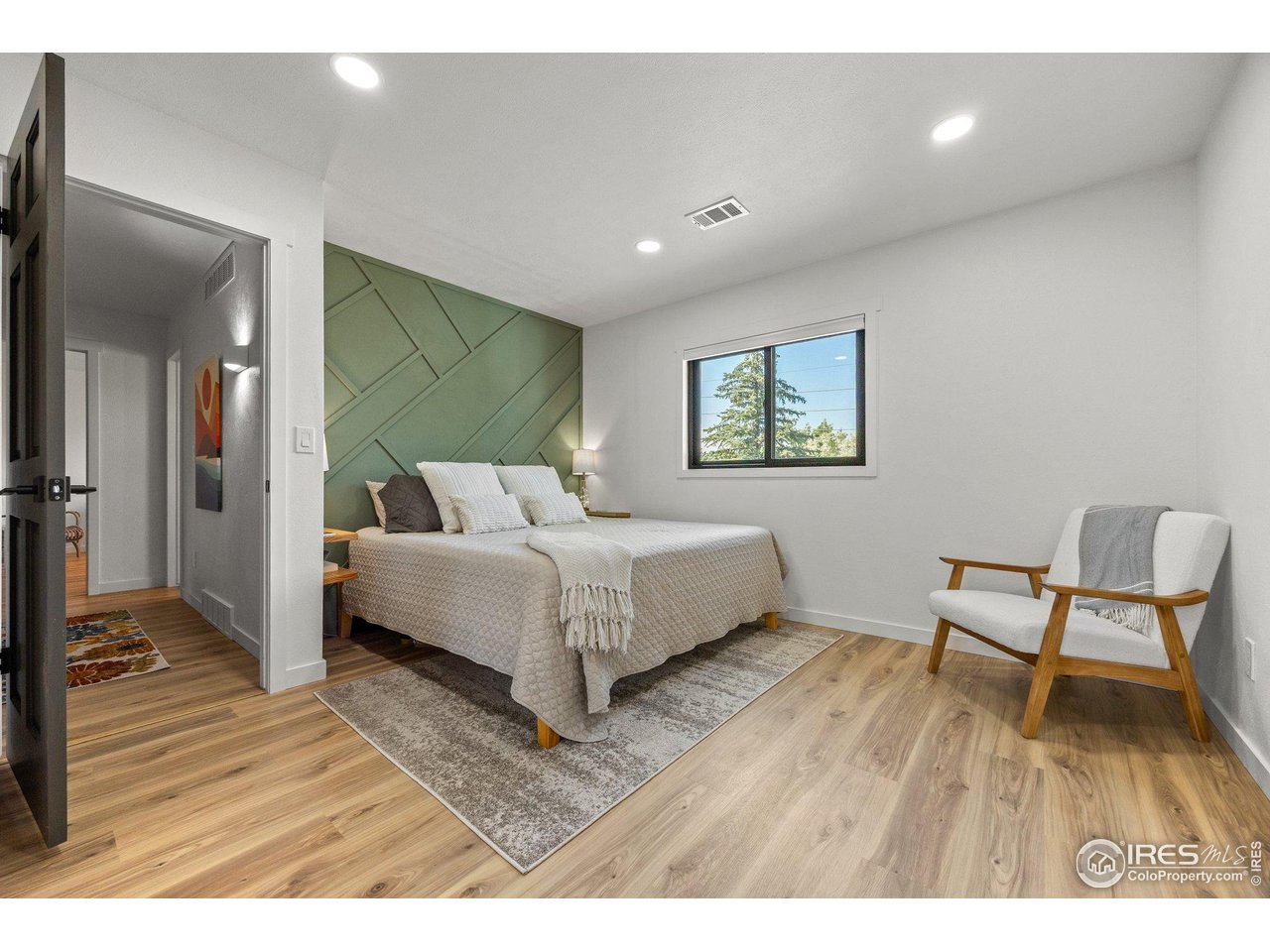 6969 Harvest Road Boulder, CO 80301 - Photo 15 of 39 a bedroom with a bed and a table