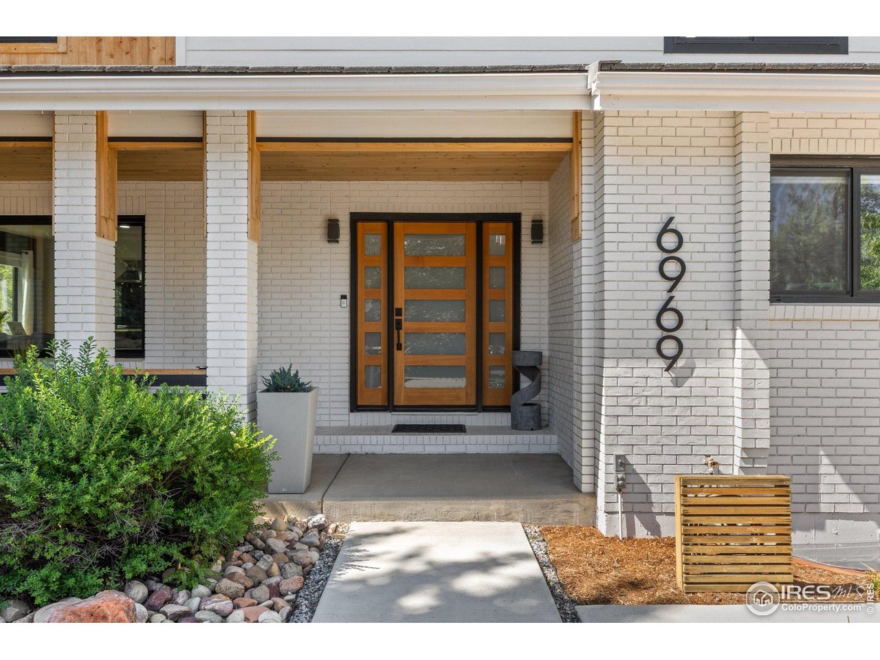 6969 Harvest Road Boulder, CO 80301 - Photo 2 of 39 a front view of a house with a yard