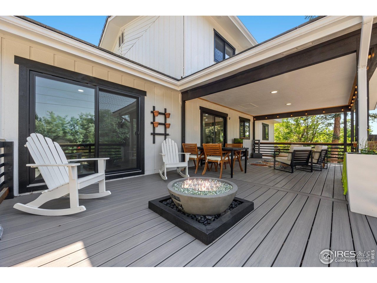 6969 Harvest Road Boulder, CO 80301 - Photo 29 of 39 a living room with furniture and a large window