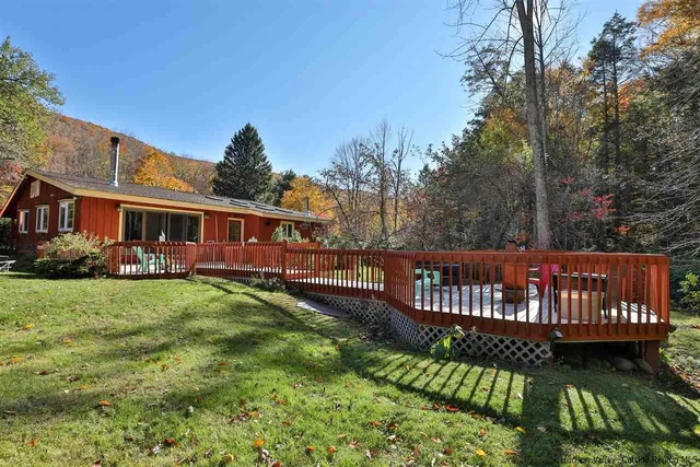 a view of a house with backyard and porch
