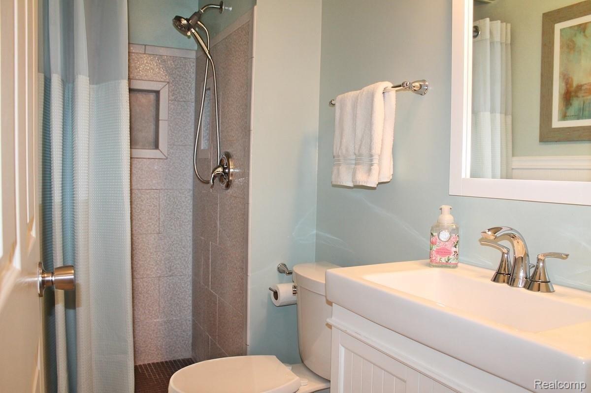 7424 Provincial Road Canton, MI 48187 - Photo 23 of 58 IMG_1805.JPG