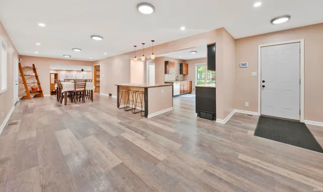 $574,900 | 5266 West Martin Road, Newburgh, IN 47630