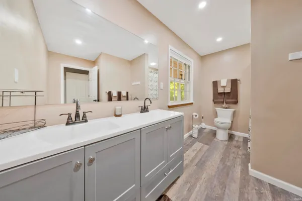 $559,900 | 5266 West Martin Road, Newburgh, IN 47630