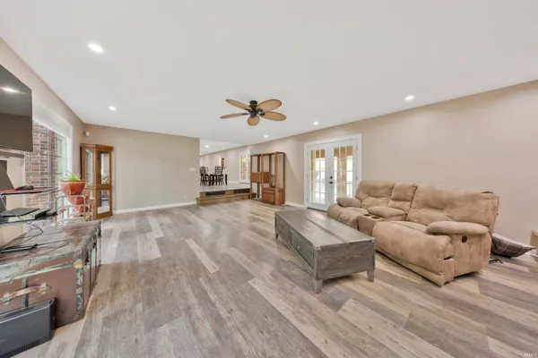 $559,900 | 5266 West Martin Road, Newburgh, IN 47630