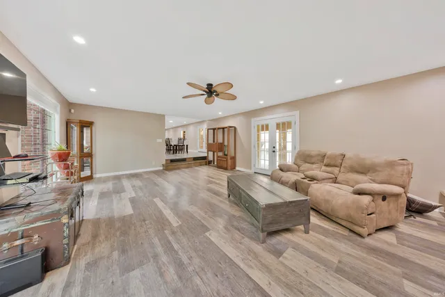 $574,900 | 5266 West Martin Road, Newburgh, IN 47630