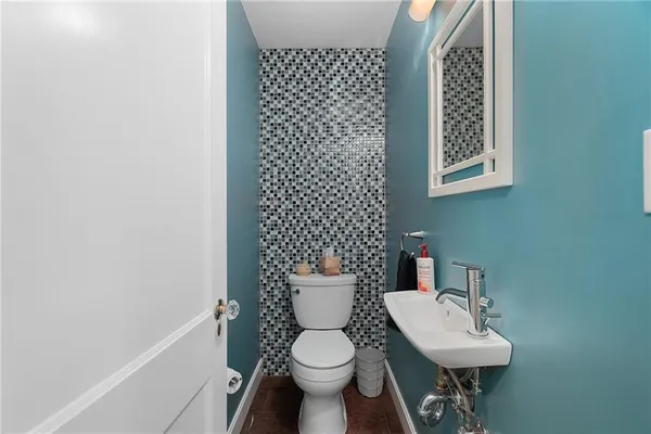 $530,000 | 910 West 33rd Terrace, Kansas City, MO 64111