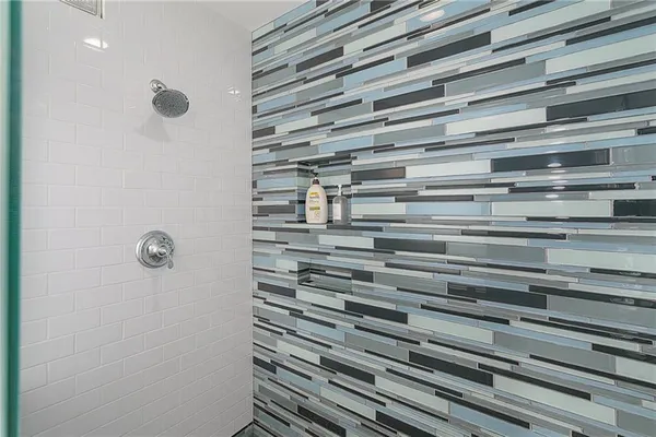 $530,000 | 910 West 33rd Terrace, Kansas City, MO 64111