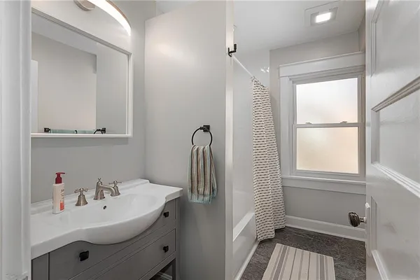 $530,000 | 910 West 33rd Terrace, Kansas City, MO 64111