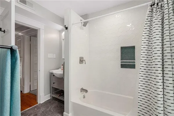 $530,000 | 910 West 33rd Terrace, Kansas City, MO 64111