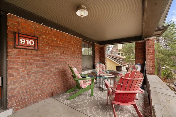 $530,000 | 910 West 33rd Terrace, Kansas City, MO 64111