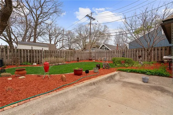 $530,000 | 910 West 33rd Terrace, Kansas City, MO 64111