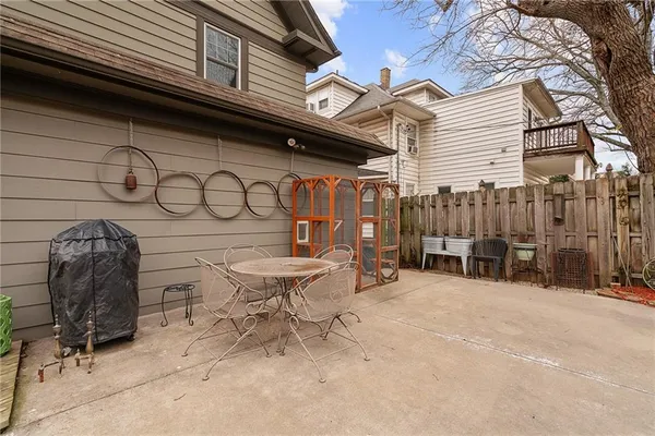 $530,000 | 910 West 33rd Terrace, Kansas City, MO 64111