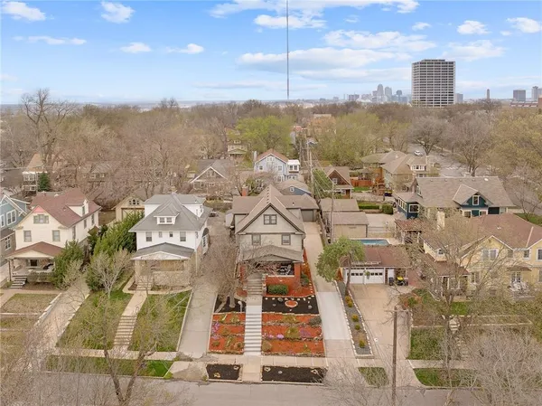 $530,000 | 910 West 33rd Terrace, Kansas City, MO 64111