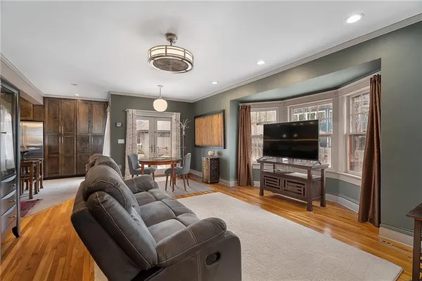 $530,000 | 910 West 33rd Terrace, Kansas City, MO 64111