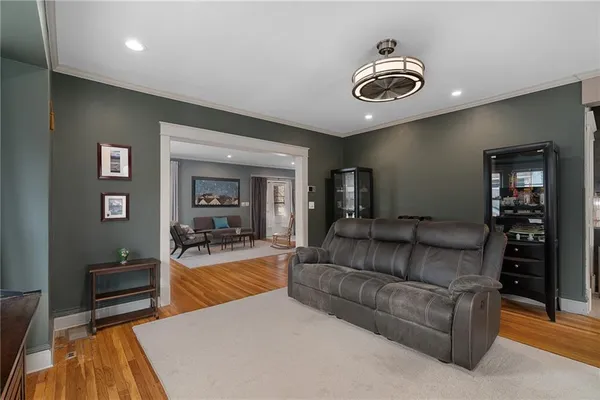 $530,000 | 910 West 33rd Terrace, Kansas City, MO 64111