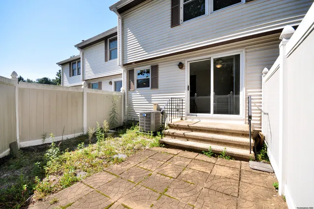 $2,350 | 3 St Marc Circle, Unit P, South Windsor, CT 06074