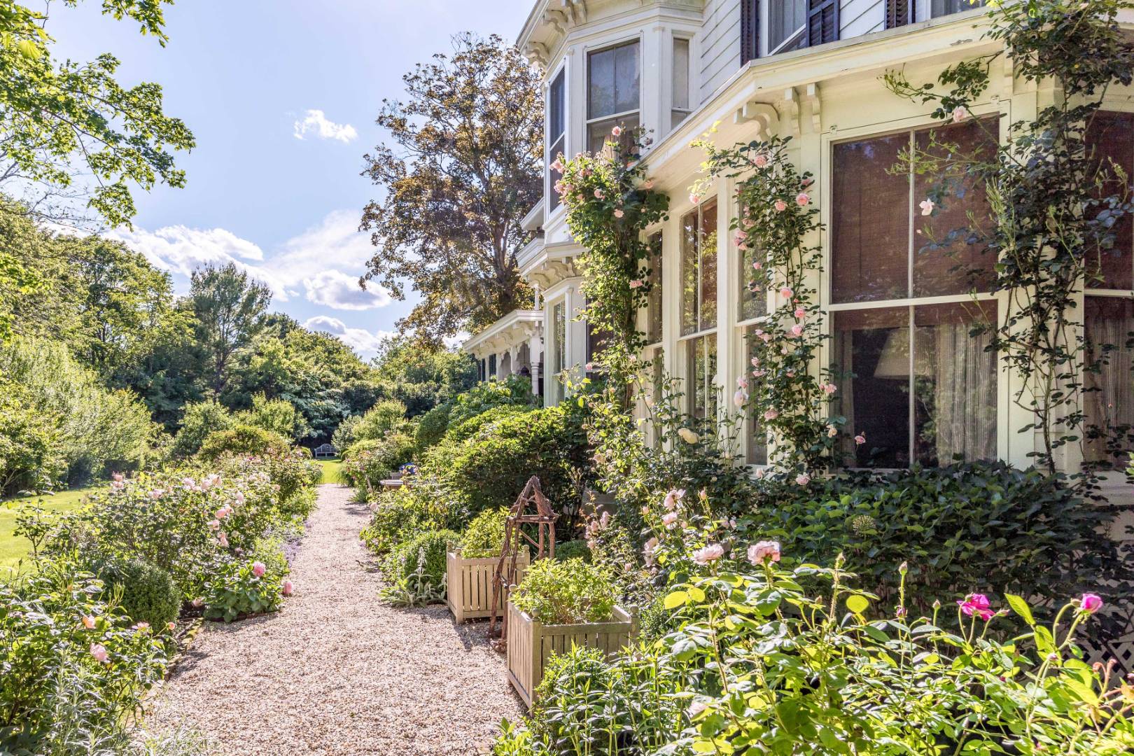 225 First Neck Lane Southampton, NY 11968 - Photo 15 of 32 a view of a multi story building