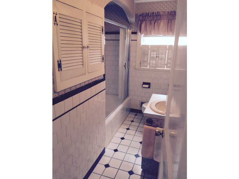 69 Edgemere Road Pawtucket, RI 02861 - Photo 5 of 18 Bathroom. 1st floor full bath