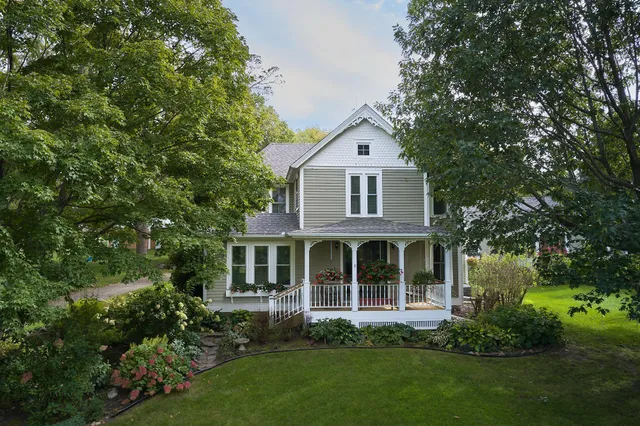 $685,000 | 27055 Smithtown Road, Excelsior, MN 55331