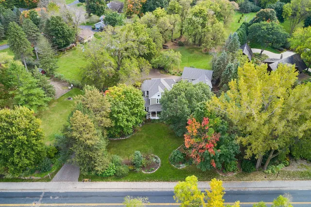 $685,000 | 27055 Smithtown Road, Excelsior, MN 55331