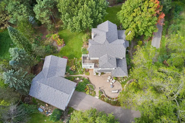 $685,000 | 27055 Smithtown Road, Excelsior, MN 55331