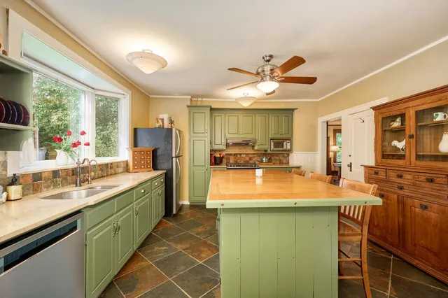 $685,000 | 27055 Smithtown Road, Excelsior, MN 55331