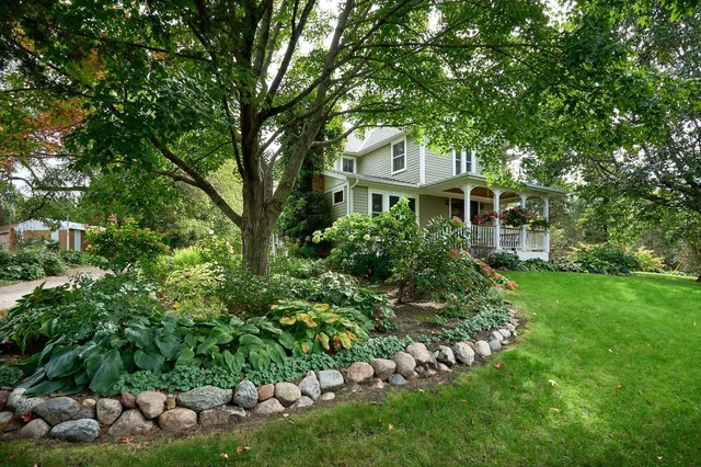 $685,000 | 27055 Smithtown Road, Excelsior, MN 55331