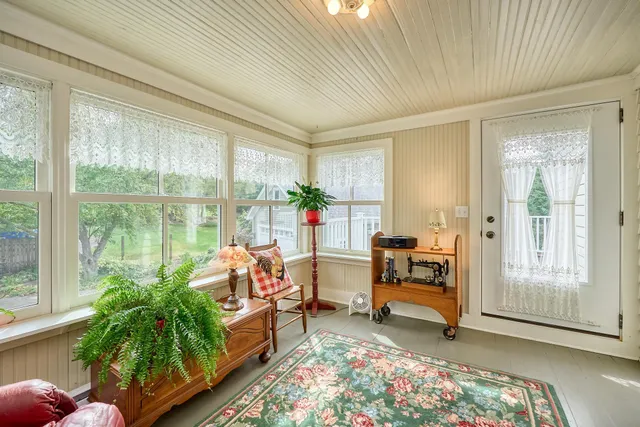 $685,000 | 27055 Smithtown Road, Excelsior, MN 55331