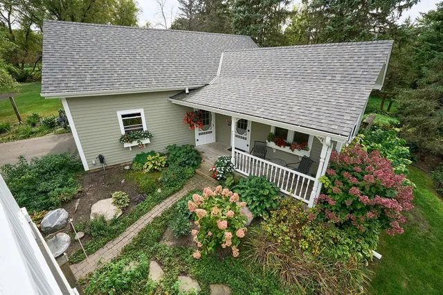 $685,000 | 27055 Smithtown Road, Excelsior, MN 55331