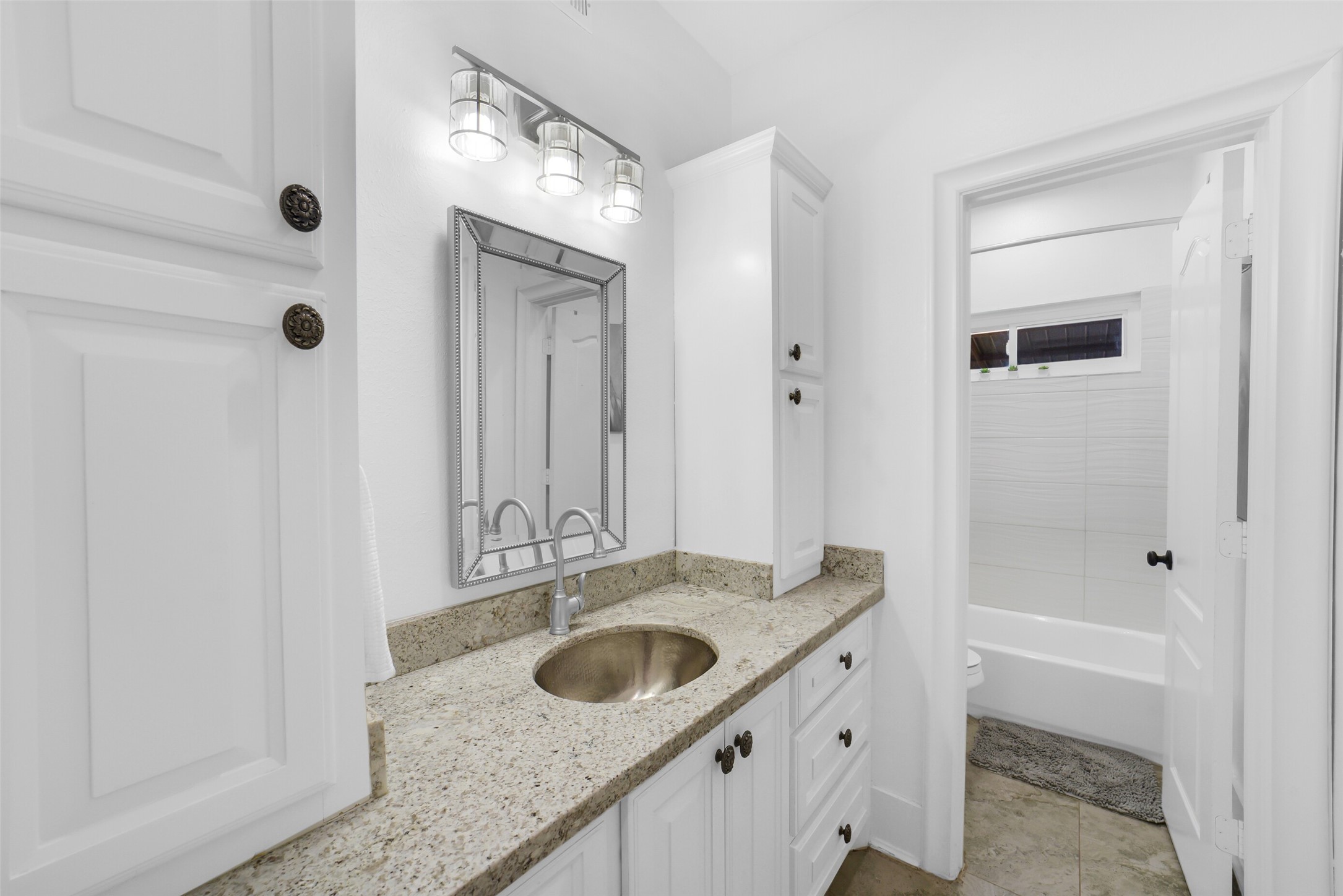 3103 Brundrett Road Wallis, TX 77485 - Photo 32 of 50 Secondary bath #3 with ample counter space and storage.