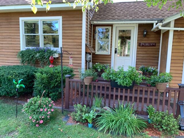 1505 Dexter Road Dover-Foxcroft, ME 04426 - Photo 3 of 37 Entryway
