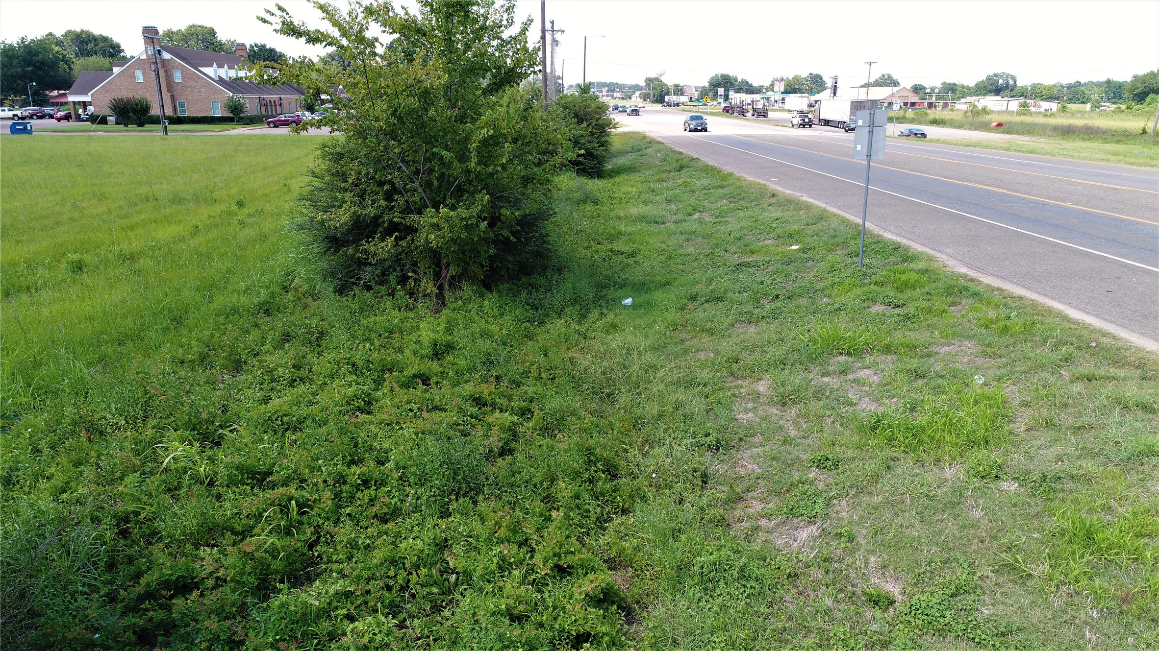 304 East Loop 304 Crockett, TX 75835 - Photo 4 of 11 a view of a garden and mountains