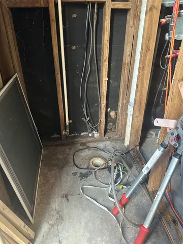 $304,000 | 132 Otter Trail, Lake Jackson, TX 77566