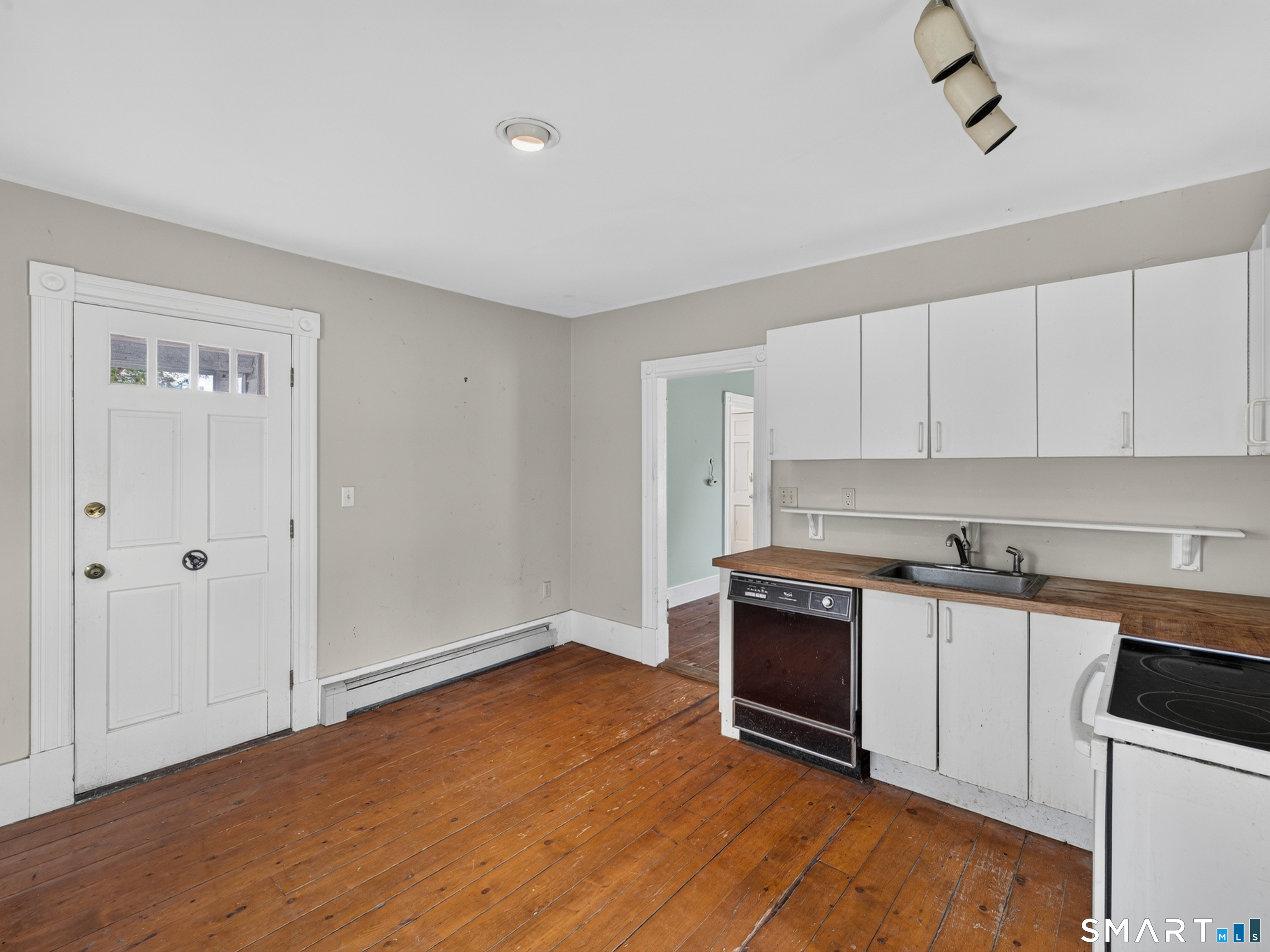 61 Prospect Hill Road Groton, CT 06340 - Photo 9 of 31