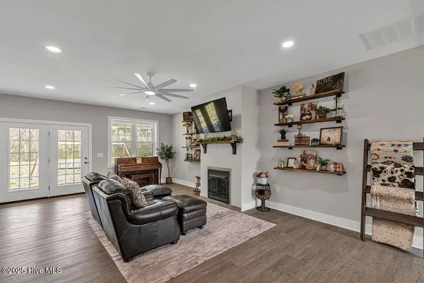 $1,395,750 | 1560 White Oak River Road, Maysville, NC 28555