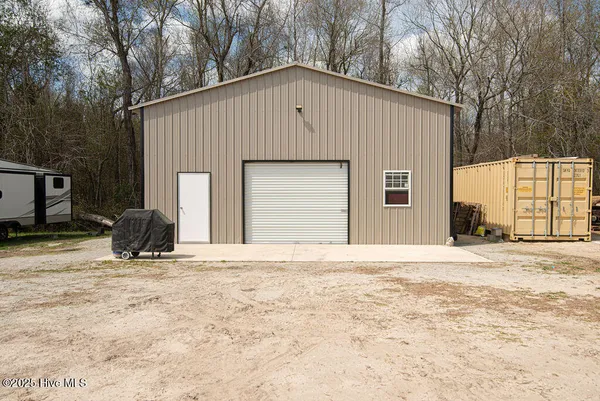 $1,395,750 | 1560 White Oak River Road, Maysville, NC 28555