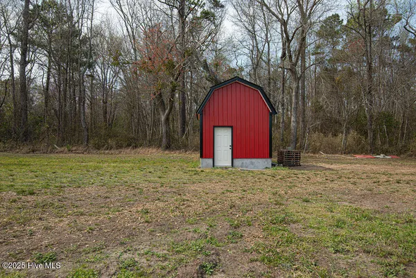 $1,395,750 | 1560 White Oak River Road, Maysville, NC 28555